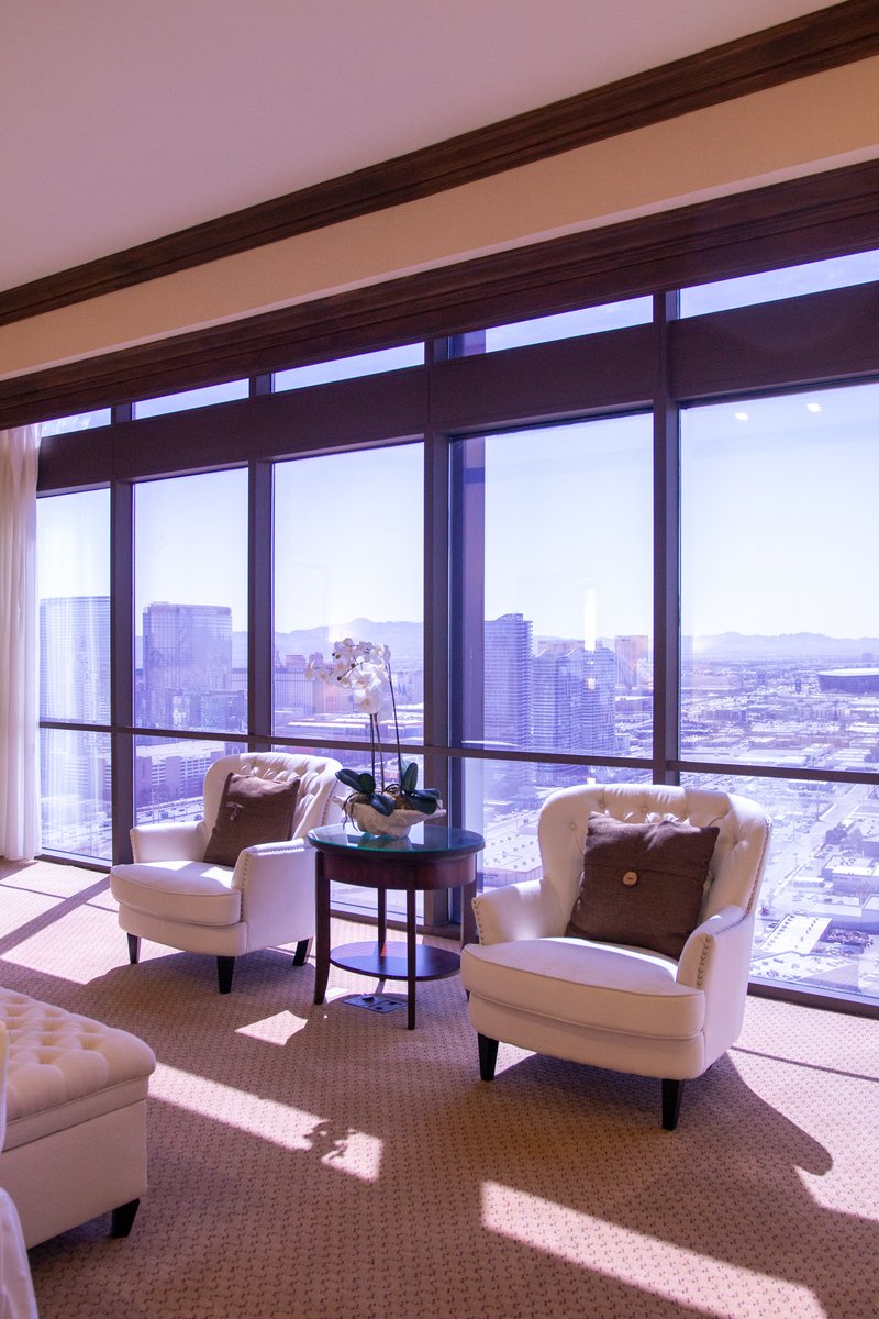 RioVegas's tweet photo. Looking for a place to stay? #KeepItRio 👉 https://t.co/zqTPA9KOhW https://t.co/ebDFVfn2AY