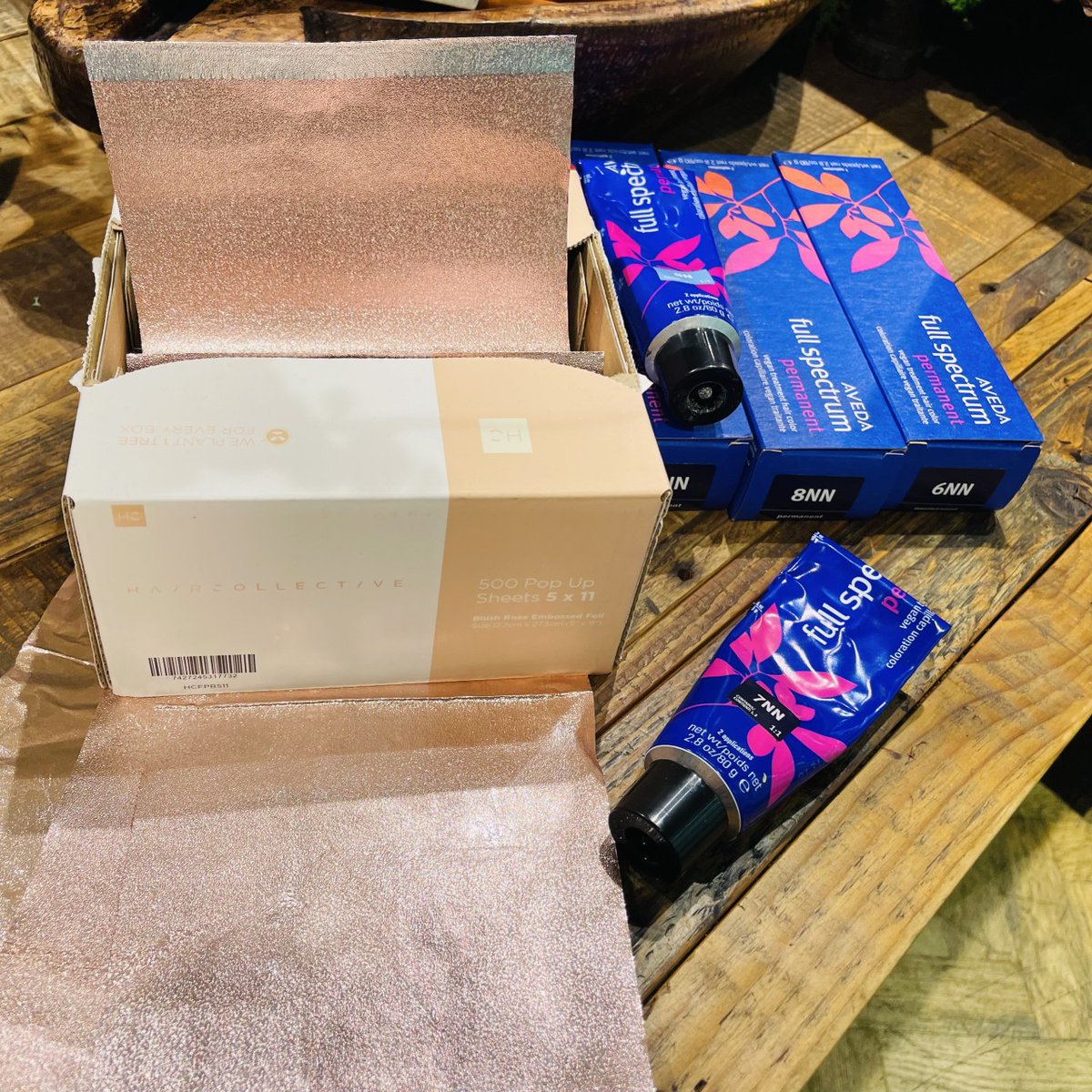 Our foil, from @haircollective_uk is made from 100% recycled aluminium, and with our partners @greensaloncollective we ensure that no more virgin aluminium ends up in landfill.

Join the revolution!

#CircularEconomy #AvedaUK #ZeroToLandfill