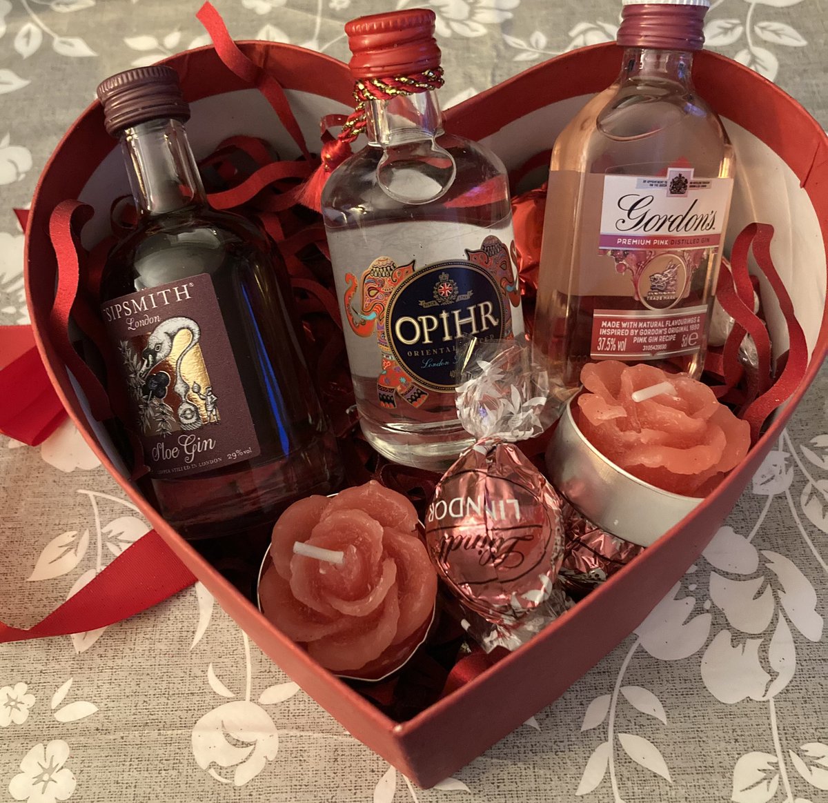 5ancarl0's tweet photo. Thank you for organising Nic, I โค๏ธmy gift. #TeamPWP https://t.co/WMt78welbG