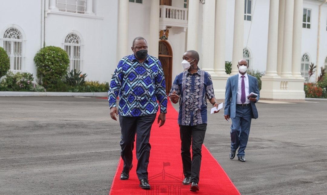 Cofek_Kenya's tweet photo. PRESIDENT UHURU Kenyatta Friday, at Nairobi State House, hosted thousands of young leaders from across the country to discuss the progress of various Government youth empowerment initiatives and affirmative action programmes. He was joined by @MoICTKenya CS @mucheru #YouthKE https://t.co/vdS5hjHxYg