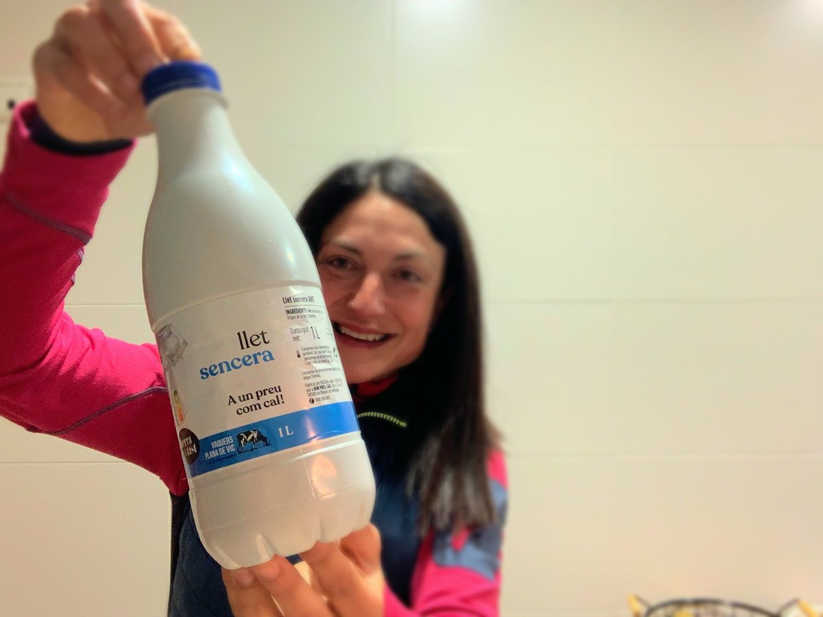 immaps's tweet photo. Doncs SIIIII!!! El què era una prova ara ja és un projecte per vendre la llet dels ramaders de @vaquersplanavic a un preu just! 
Dilluns @bonpreuesclat la presentarà  i aviat la tindreu disponible a tots els seus establiments!
GRÀCIES de tot cor per fer possible aquesta revolució https://t.co/fQwyC0Ufrr