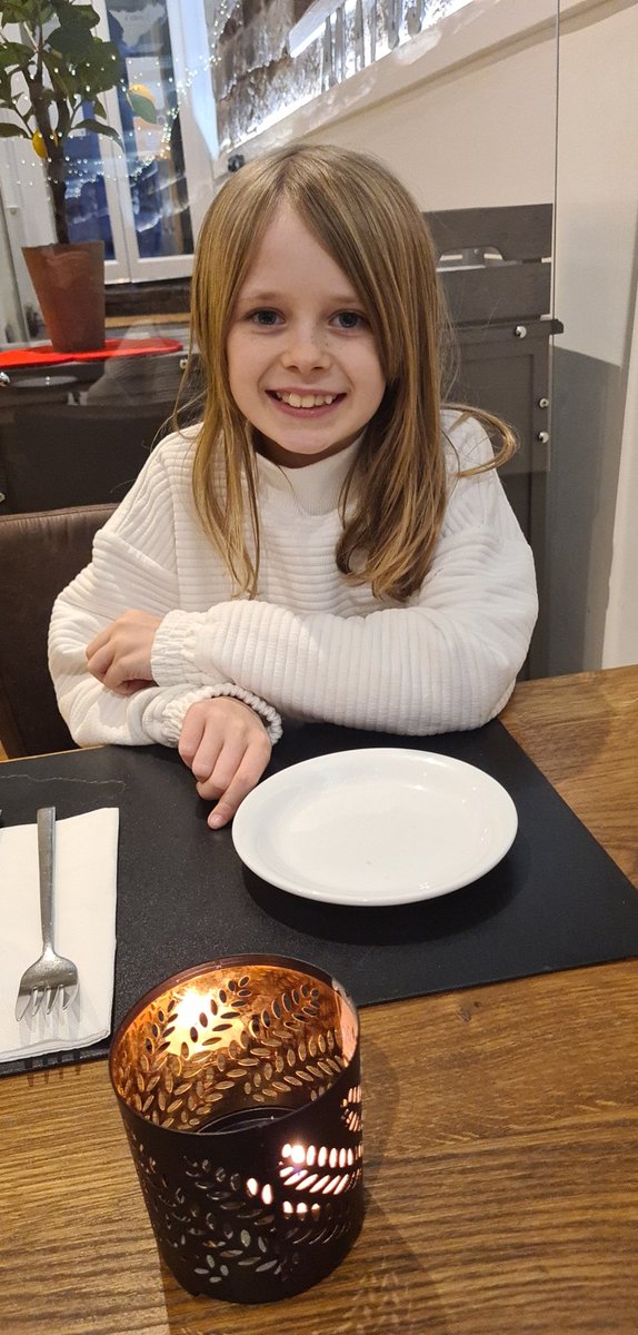 My date is too cute! Dinner and a movie 😘