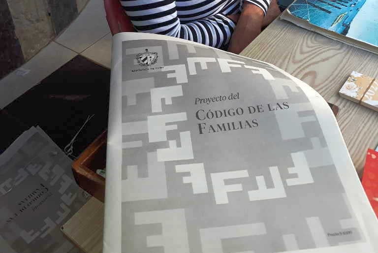 PeriodicoGiron's tweet photo. Un diverso entramado de intereses políticos, religiosos, pero sobre todo el profundo desconocimiento y la apatía, guían a gran parte de quienes promueven el voto en contra del Código de las Familias en #Cuba .

@Lisandra_Coto opina en #PeriodicoGiron .
@CenesexCuba @CubaMinjus https://t.co/0ngeVNamxg
