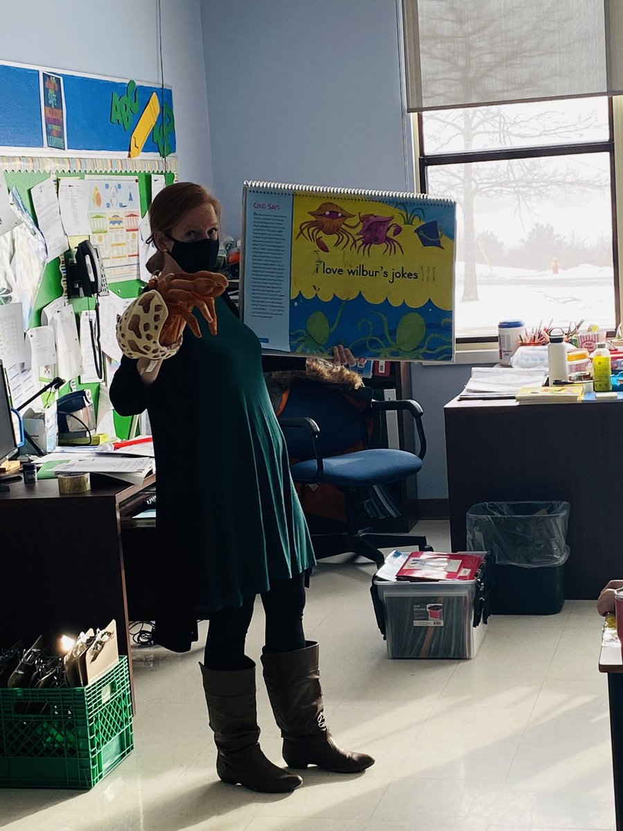 WhycocomaghEC's tweet photo. Ms. Megan had the Grade Primary/1 class’s full attention today during this read-aloud! 📚 #catchareader #SRCE https://t.co/665dBbZc0f
