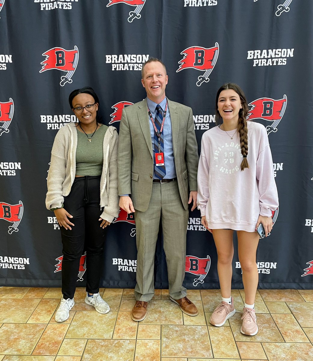 barbiejocog's tweet photo. Branson High School is proud to honor Desiree DeHart and Kloey Alms(pictured here with our principal, Dr. Harris) as Outstanding Characters of the Month for February(HONESTY). These young ladies are fine examples of BHS citizens with tremendous character.  :) https://t.co/jeCIfzUKsG