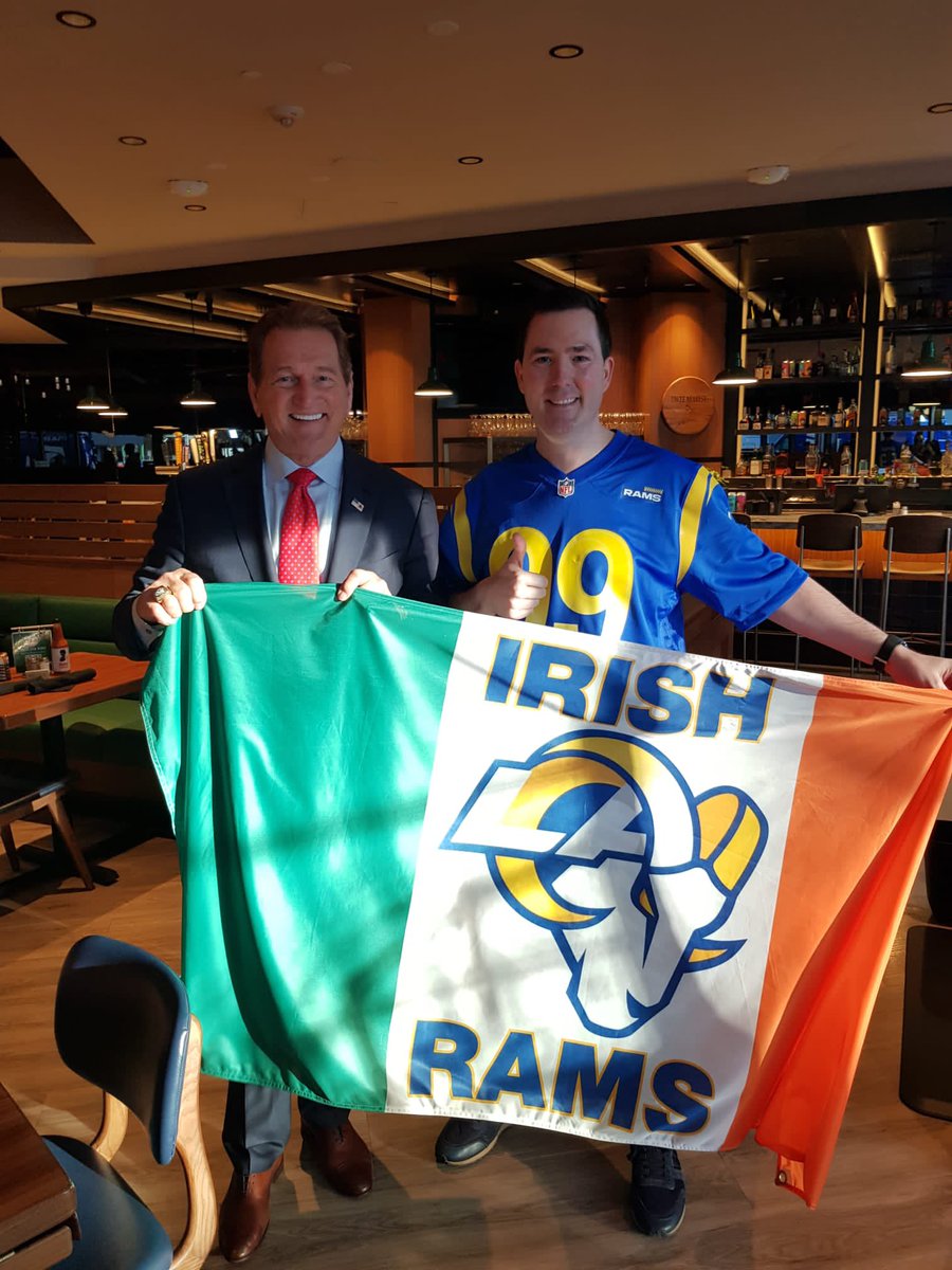 TouchdownTrips's tweet photo. Less than 24 hours after landing in LA, our tour goer @Aar_mor has already tracked down Joe Theisman! 🙌 🇮🇪🇺🇸#RamsHouse https://t.co/NOeoD1fECX