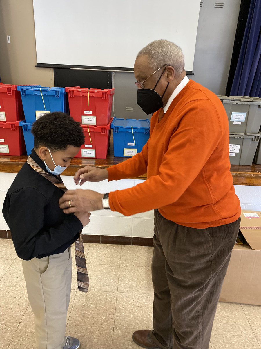 DixieDragons082's tweet photo. The young men of Men of Quality engaged in a rites of passage activity today … learning to tie a tie. Many thanks to the men of Omega Psi Phi for being a part of the village. It matters! @MichelleSircy @JCPSAsstSuptASP https://t.co/nHoyux2wWV