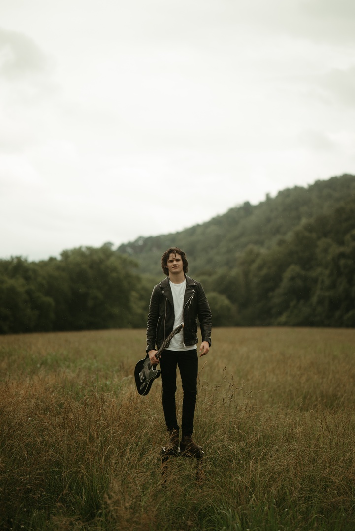 Happy #NationalGuitarDay to my favorite 6-strings! 🎸