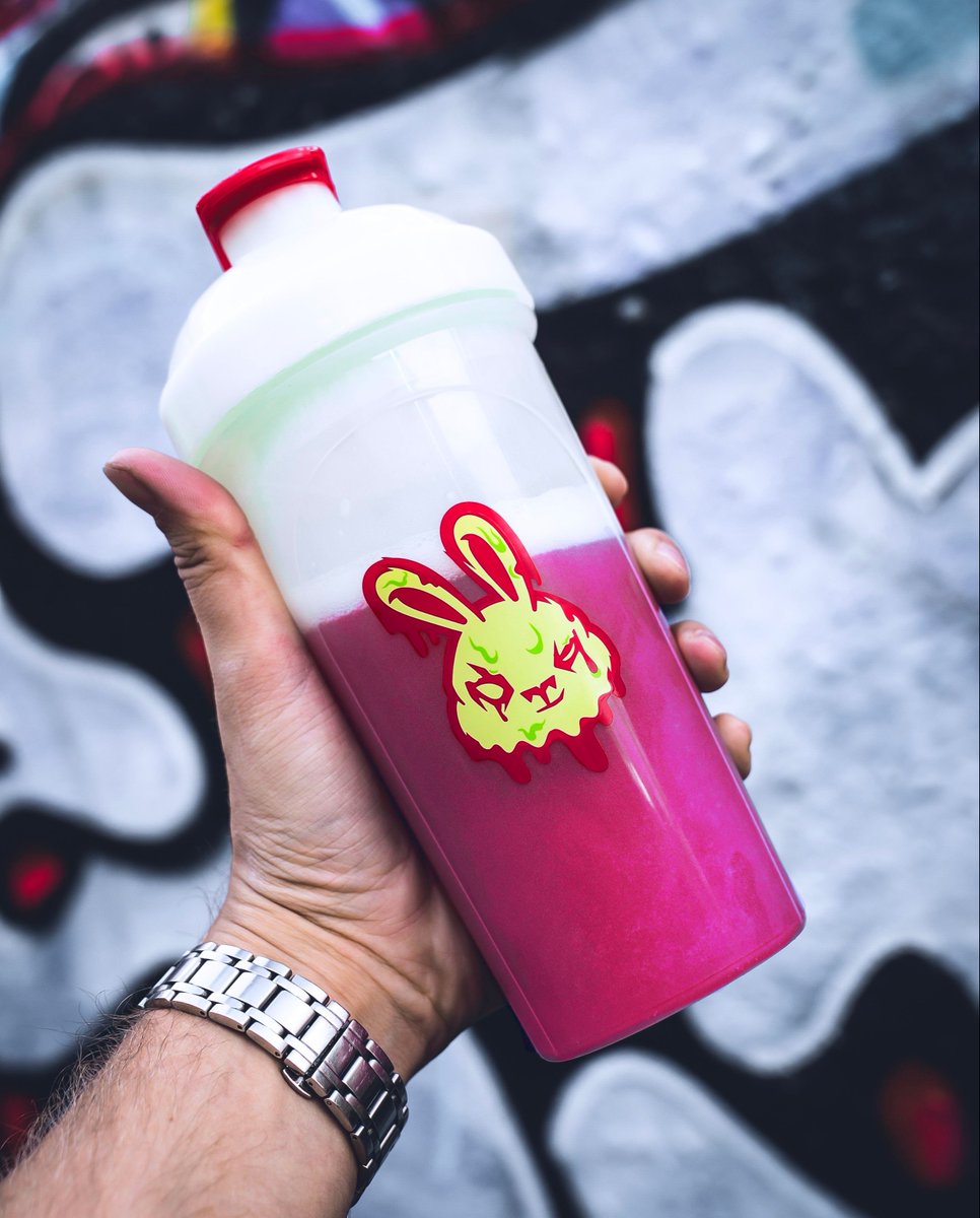 Who's tried this Blizzard combo? 😮

We call this the 'Blizzillionaire', a Sneak HQ favourite. Smooth strawberry with a blast of zingy lemon, this combo just hits different. Bonus prize for anyone who can identify this OG shaker 👀