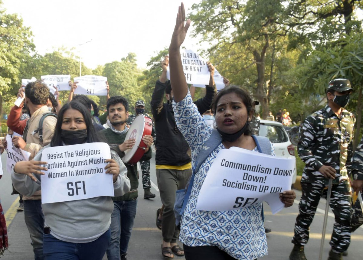 SfiDelhi's tweet photo. Hijab Or Not, Education Is Our Right!

SFI activists during the protest at Karnataka Bhawan! 

#NoToCommunalism #SFI https://t.co/flDdE1pkaY