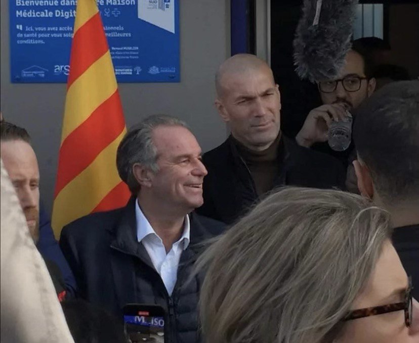 RenaudMuselier's tweet photo. Avec Zinédine Zidane pour lutter contre la désertification médicale dans @MaRegionSud !

J'inaugure aujourd'hui la nouvelle maison médicale digitale de La Castellane à Marseille 🏥

La lutte contre les déserts médicaux, c'est partout : dans le monde rural comme dans nos villes ! https://t.co/D253yHPou5