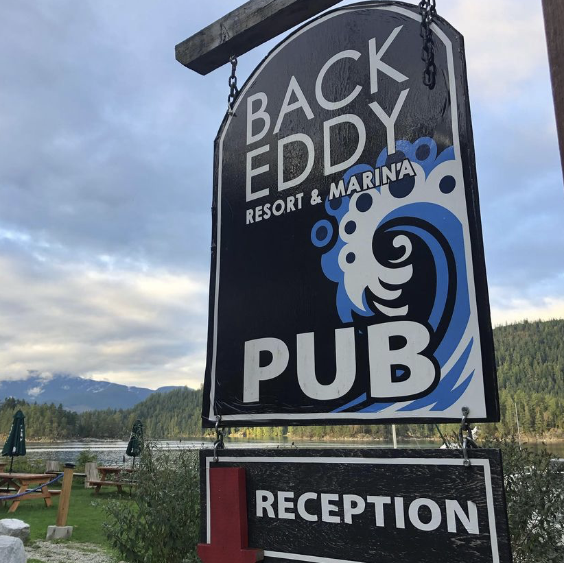 Backeddy_Resort's tweet photo. Happy Friday friends! 🍻 Stop by our Pub this weekend for some delicious food and live music tomorrow night!  
.
Photo by @cristisam77 https://t.co/jHiETumQiH