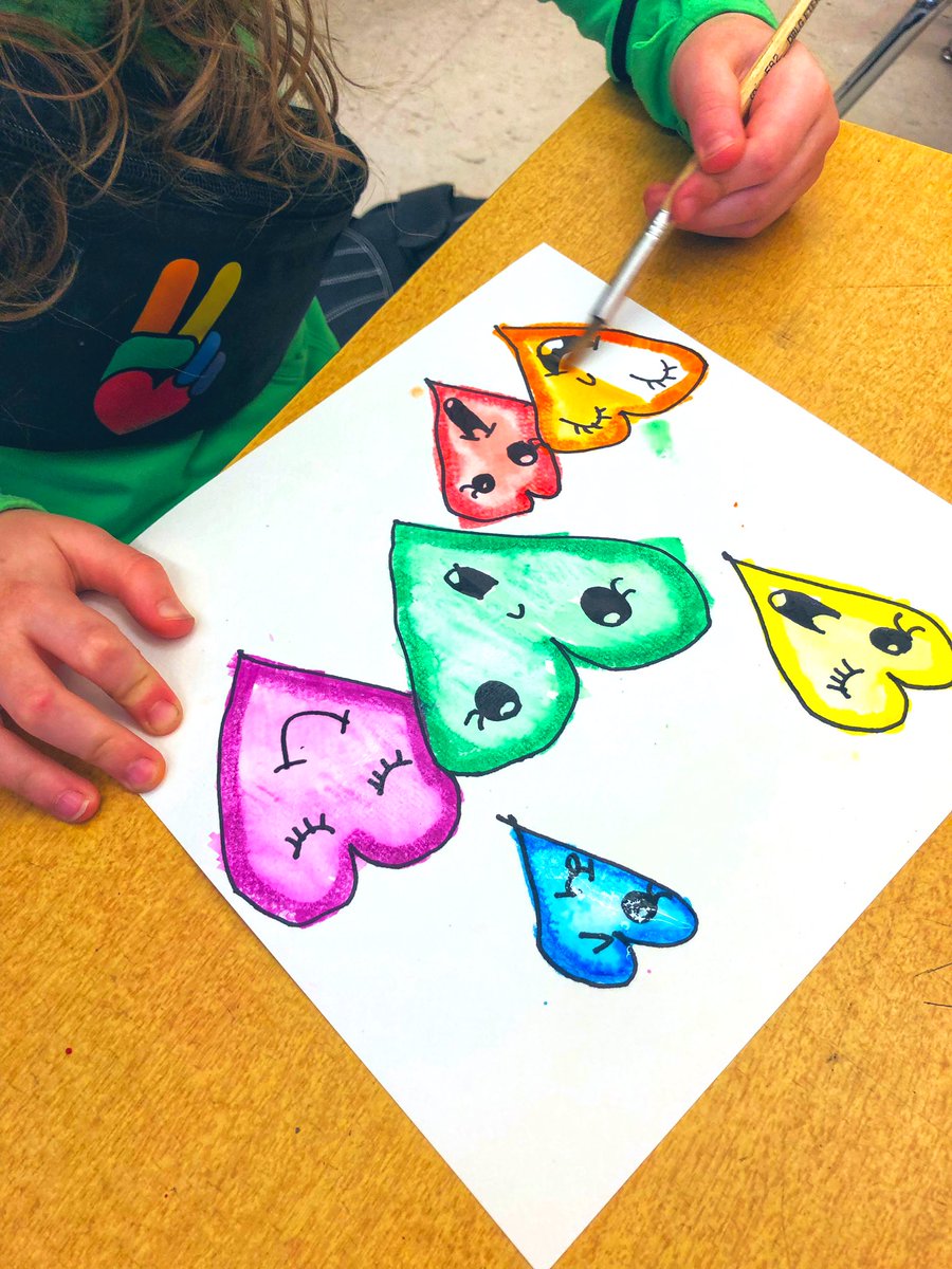 MrsShonasClass's tweet photo. Heart art inspired by street artist/pop artist, #ChrisUphues. Students loved creating their own watercolour paints using markers and water! We learned about COMPOSITION and OVERLAPPING as we planned and drew our happy hearts. @orioleparkjps  @tdsb https://t.co/P3MiEHOqao
