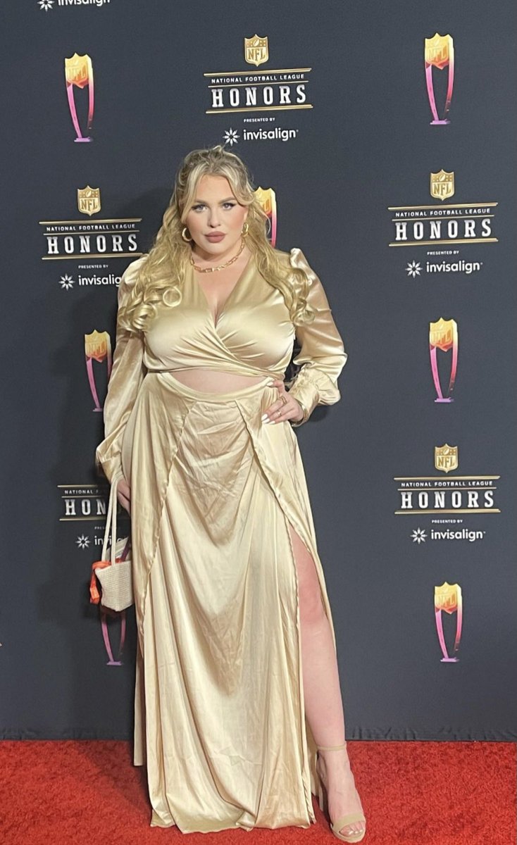 About last night 🏈

#NFLHonors <a href="/NFL/">NFL</a> #redcarpet <a href="/Invisalign/">Invisalign</a> #model #fashion #plussizemodel #chel #musicbychel