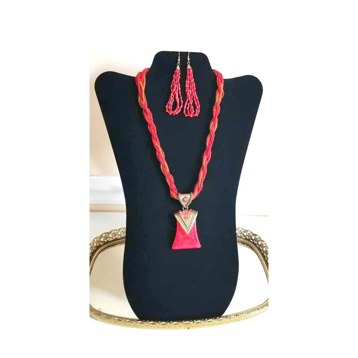 Vintage Red Agate Seed Bead Necklace Set with Matching Seed Bead Earrings tuppu.net/5862b1db #Gotvintage #Etsysellsvintage #JunkYardBlonde #SeedBeadEarrings