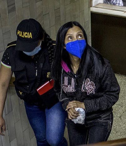 RMendezRuiz's tweet photo. Mientras ella le hace frente a la justicia, Juan Francisco Sandoval se dedica a tuitear cómodamente desde Washington.
Cobarde despreciable. Poco hombre. https://t.co/Z5nvk5H0AJ