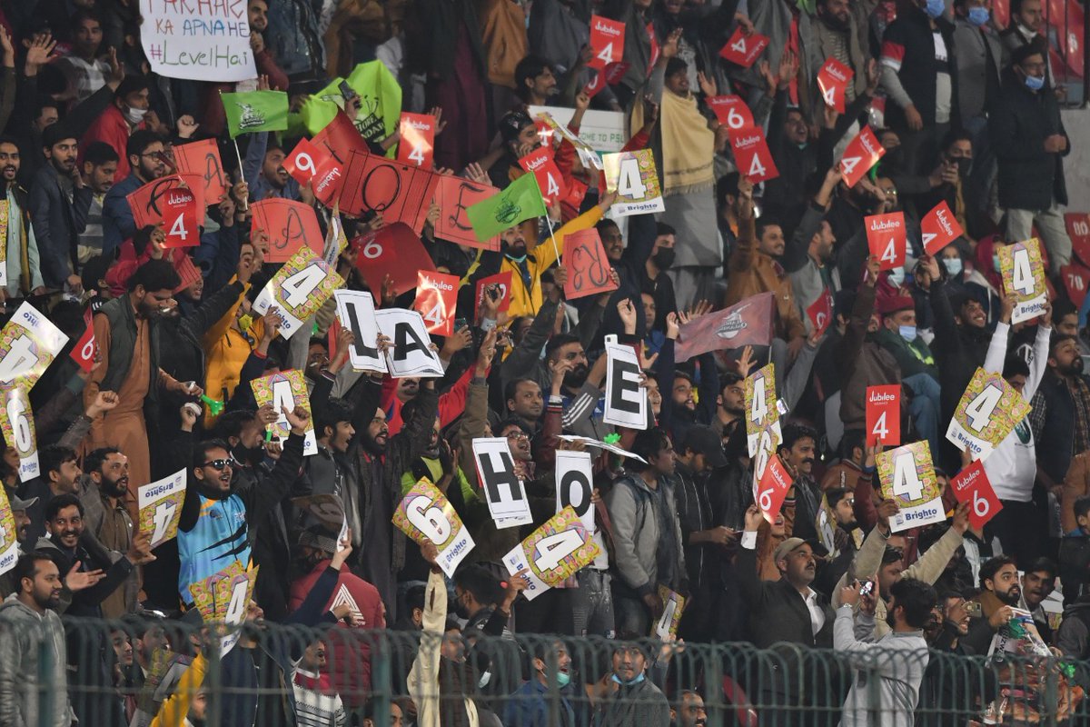 KazmiWajahat's tweet photo. زندہ دلانِ لاہور ❤️

#MSvsLQ #LQvMS #PSL7 #PSL2022 https://t.co/Y61wNqpUuK