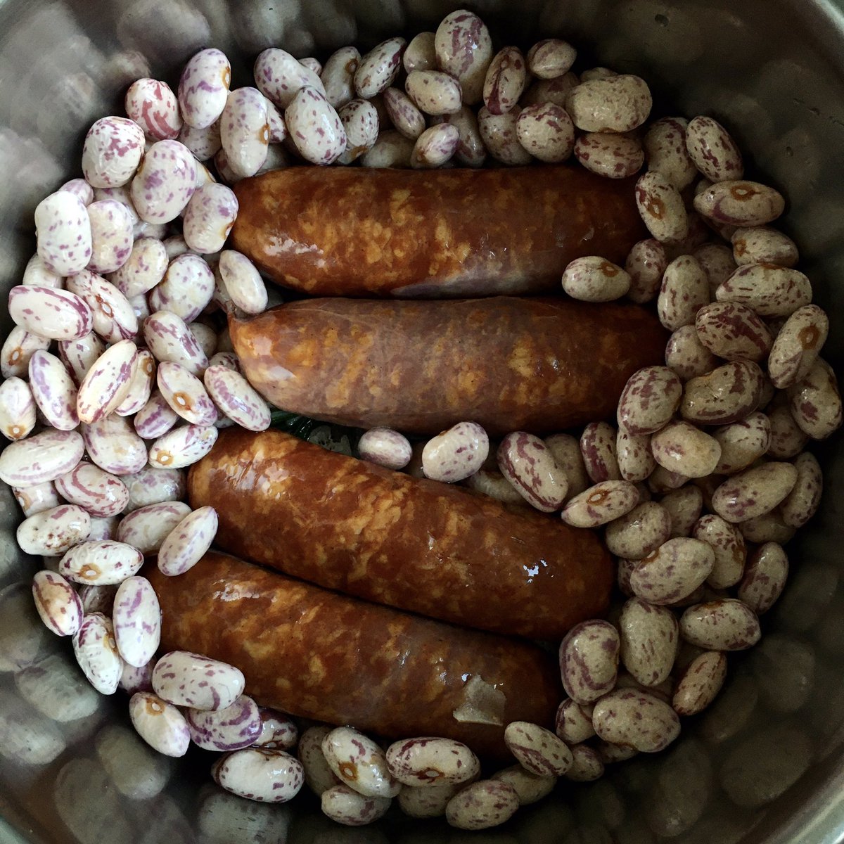 G27Marco's tweet photo. Quand les #haricots #cocos du #jardin rencontrent pour la première fois des #diots de #savoie! Un joli mariage #jardinier #cuisinier en force ! Le mini #chef est dans la place! https://t.co/J8cZ5Cz00n