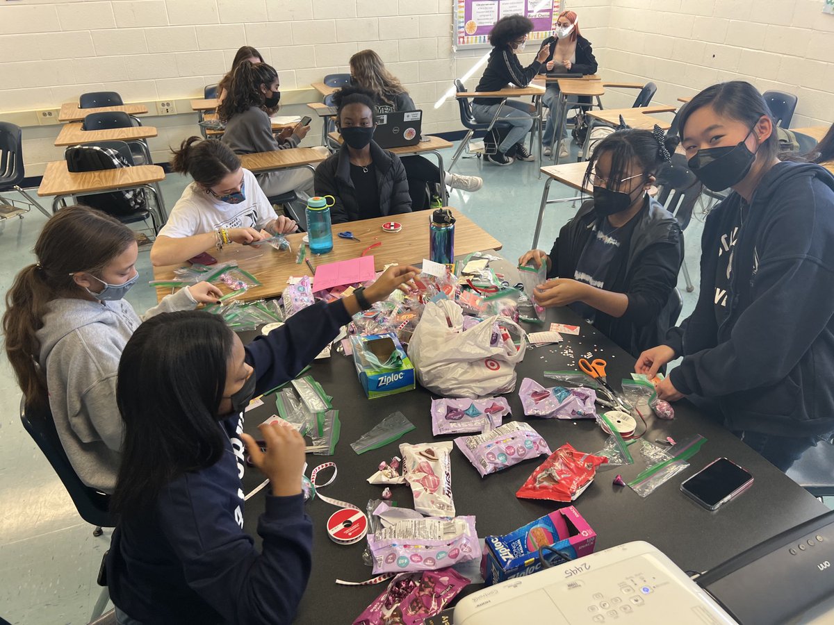 Ms_Passino's tweet image. ⁦@HSWritingCenter⁩ tutors put together candy grams for our Monday delivery! Looking forward to surprising students on Valentine’s Day.