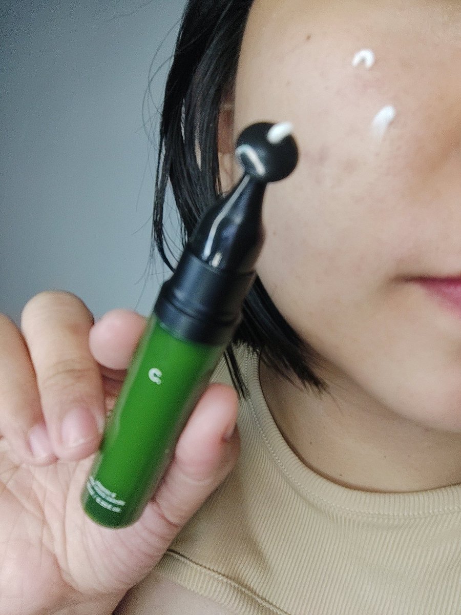 mamimerl's tweet photo. Love the tingling and calming sensation when applying this to my skin , I feel the micro needles deeply penetrate into my skin and it dried my acne so fast ,definitely I can say that this is a must ready to go Acne care,
 #commonlabs
#skincareroutine #selflove https://t.co/ZRz1gUtZpP