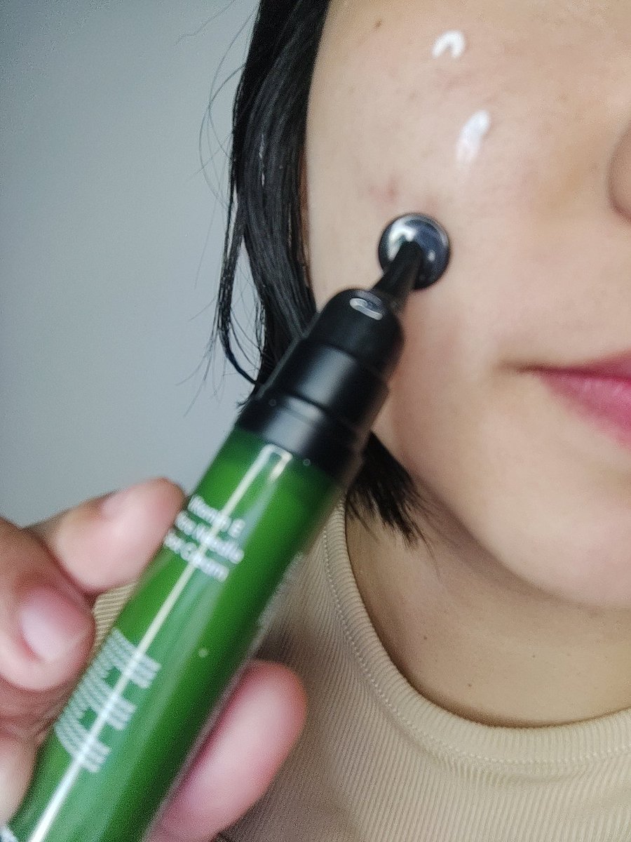 mamimerl's tweet photo. Love the tingling and calming sensation when applying this to my skin , I feel the micro needles deeply penetrate into my skin and it dried my acne so fast ,definitely I can say that this is a must ready to go Acne care,
 #commonlabs
#skincareroutine #selflove https://t.co/ZRz1gUtZpP