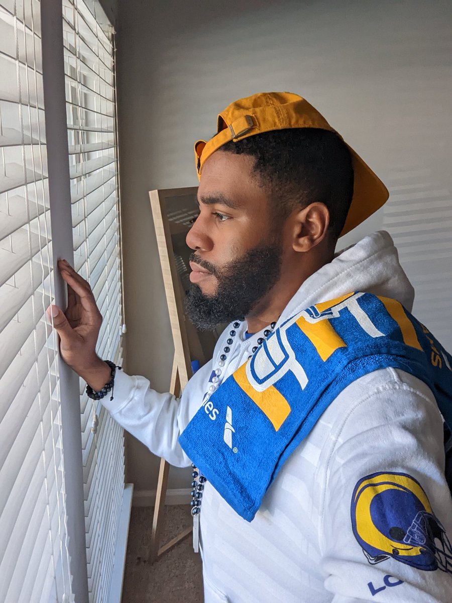 Carl_noWinslow's tweet photo. I been waiting all week for Sunday Night... #RamsHouse #SuperBowl https://t.co/DNY3qdaUUa