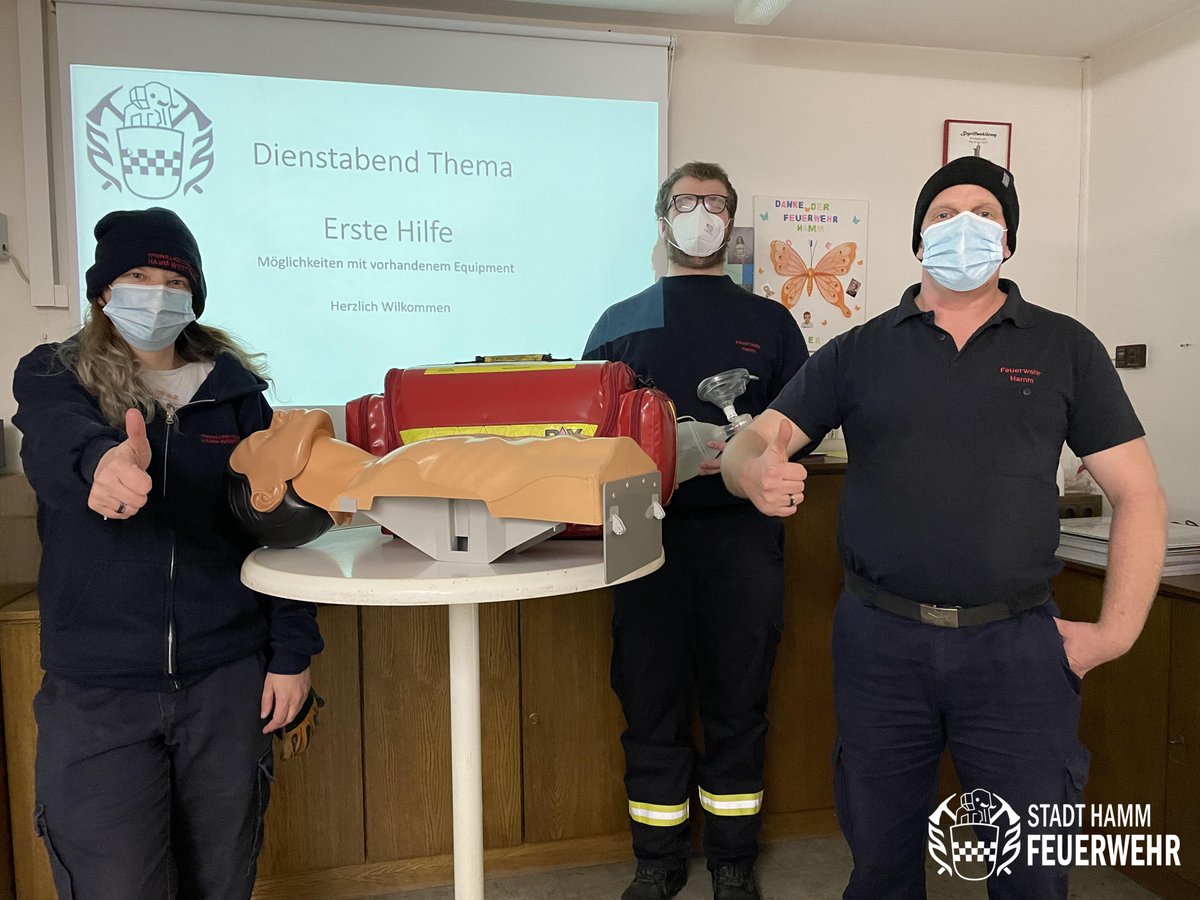 FeuerwehrHamm's tweet photo. Freitag Abend 19 Uhr - jetzt beginnt ein Teil unserer Freiwilligen Feuerwehr mit seinen Übungsdiensten. So wie der Einsatzbereich Westtünnen, bei dem heute Abend die Erste Hilfe auf dem Programm steht.
#hamm112 #112live #einsatzfuerhamm https://t.co/tYVJINf3ku