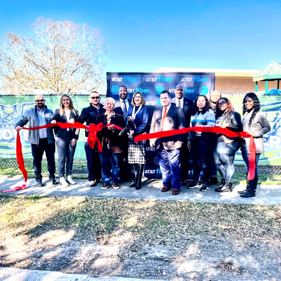It's a beautiful day for a ribbon cutting. HCCL President  <a href="/MayraPineda/">Mayra Pineda</a> had the privilege of joining <a href="/ATT/">AT&T</a> and @DominickImpastato of Jefferson Parish Council to celebrate new access to faster, affordable AT&amp;T Fiber Internet in Kenner, connecting communities to more access.