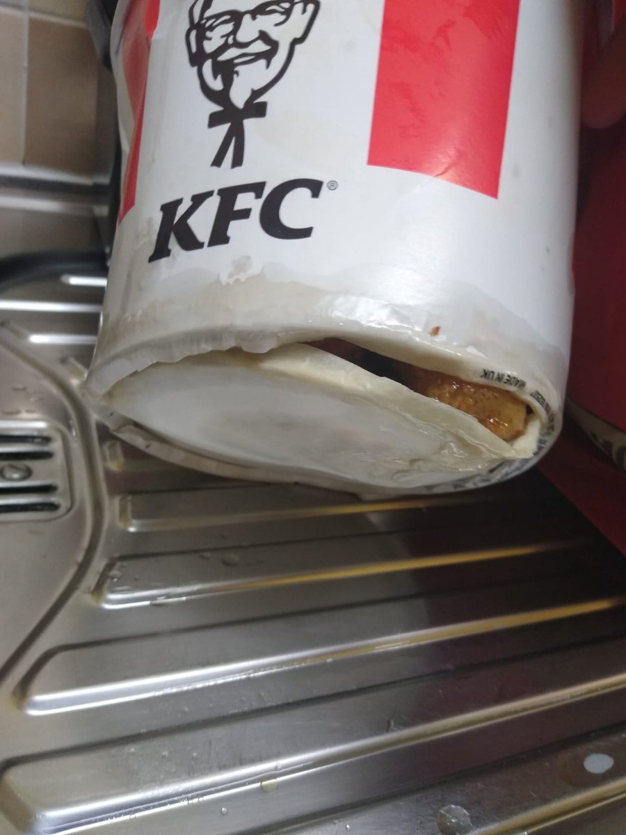 DavidCox86's tweet photo. @KFC_UKI I would like to raise a serious complaint due to incompetence of the Barnsley store in Sheffield. Hot greasy chicken being put straight into buckets without draining has caused myself and daughter to have our clothes ruining and burning my leg. https://t.co/8S8E2iQMnr
