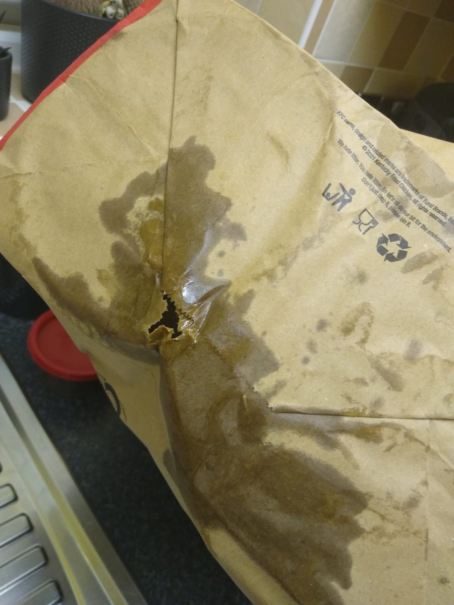 DavidCox86's tweet photo. @KFC_UKI I would like to raise a serious complaint due to incompetence of the Barnsley store in Sheffield. Hot greasy chicken being put straight into buckets without draining has caused myself and daughter to have our clothes ruining and burning my leg. https://t.co/8S8E2iQMnr