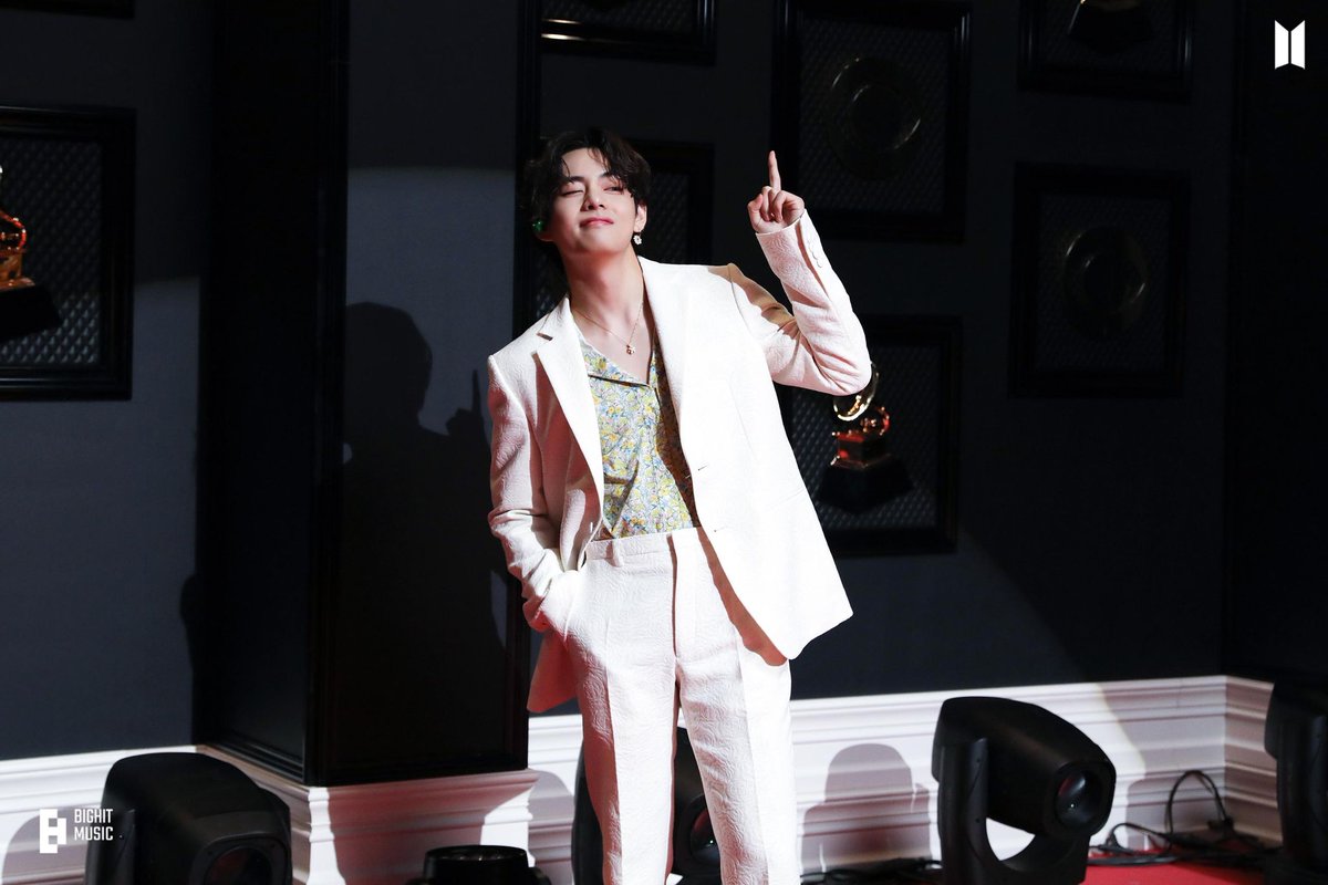 '7 birmiş gibi hissettiriyor..'

WE LOVE YOU TAEHYUNG 💜 
#BTS