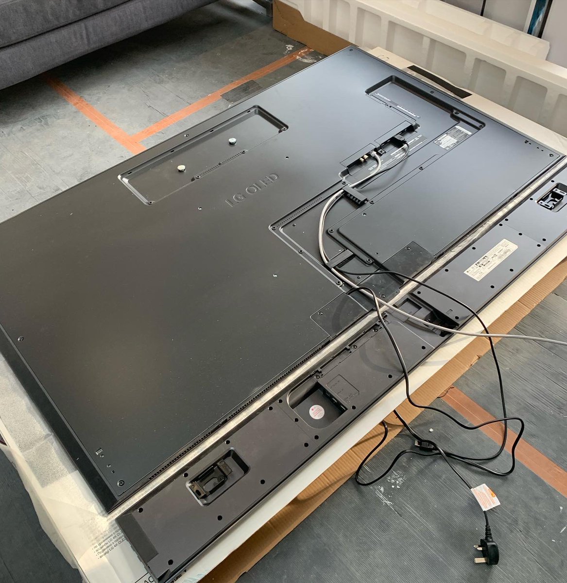 LecEtec's tweet photo. LG65G1 and sound bar install today 😎 #lgtv #lg65g1 #tvinstall https://t.co/of3GSVzTp7