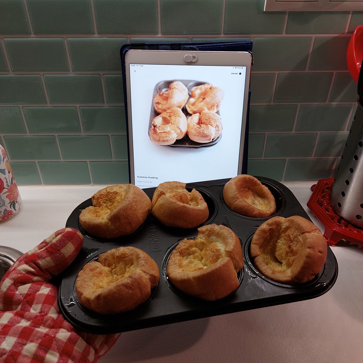 Denise_v_D_'s tweet photo. They look the same, but do they taste the same? @sortedfood I have no idea because I've never made or eaten Yorkshire Pudding before haha #FirstTryFriday https://t.co/aRwJEqBIiP