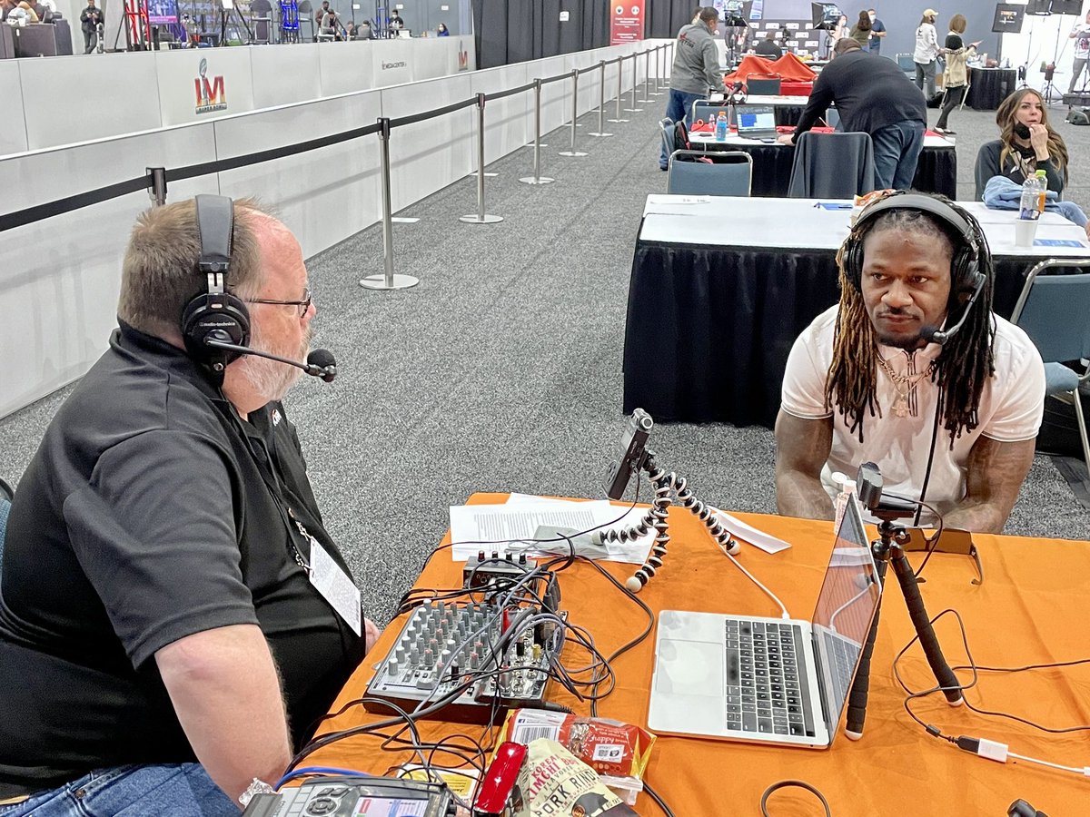 Live at #SuperBowl Radio Row, @BleavPodcasts host @REALPACMAN24 joins #ShirtsAndSkins with @chastings1049 & @courtesywave on @TheHornATX. #SBLVI #LARvsCIN