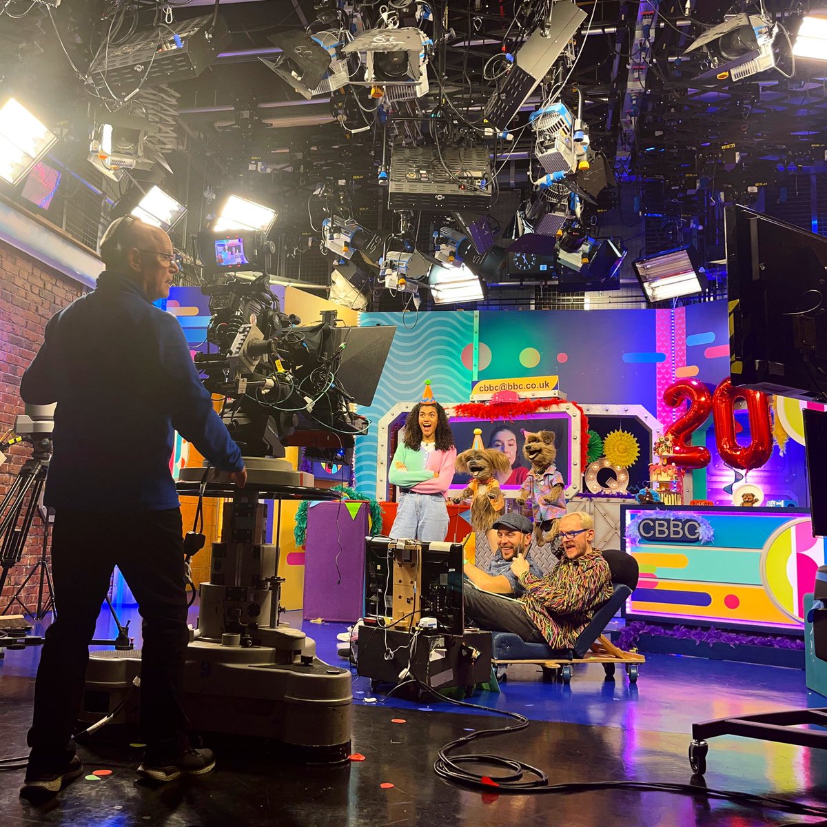 WarrickBP's tweet photo. We were also celebrating the CBBC channels 20th anniversary this afternoon with live links! There’s nothing like the thrill of live TV!🎈 #CBeebies20 #HappyBirthdayCBeebies #CBBC20 #CBBC #BroomCupboard #CBBCOffice #DodgetheDog #puppets #puppeteer #cbeebies @CBeebiesHQ @cbbc https://t.co/QGkpRzKk7Z