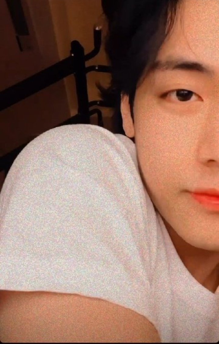 O kötü yorumları  görünce kırılmıştır Taem  demi lütfen üzülmemiş olsun lütfen lütfen. Güzel kalplimi tüm kötü düşünceli  insanlardan koruyabilsem keşke
WE LOVE YOU TAEHYUNG
WE LOVE YOU TAEHYUNG
WE LOVE YOU TAEHYUNG
#WeLoveYouTaehyung