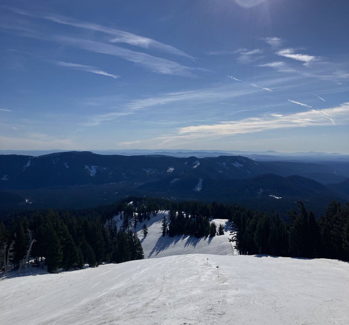 jg_eye's tweet photo. Old snow but bluebird skies at @HoodMeadows today! https://t.co/Rnc9MlL3il