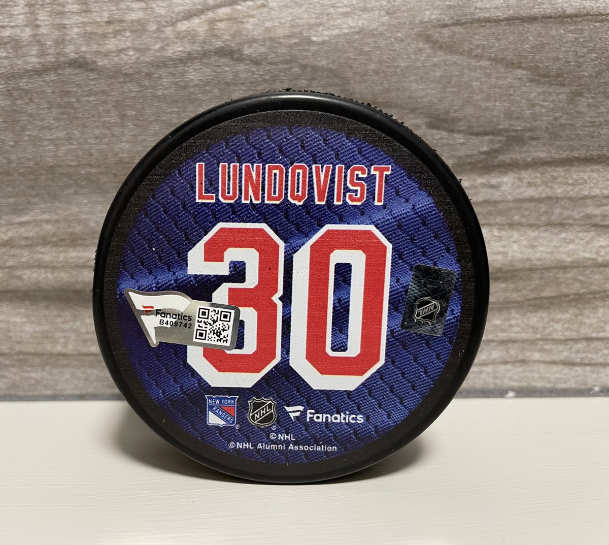 NYRANGERS_87's tweet photo. Henrik Lundqvist Limited Edition January 28th 2022 Signed Puck Giveaway! Follow, Like &amp; Retweet to be considered. Winner announced on SuperBowl Sunday! #NYR #NHL #HockeyTwitter #NFL #NFLPlayoffs #SuperBowl #NewYorkForever https://t.co/k7NrGoY8Gt