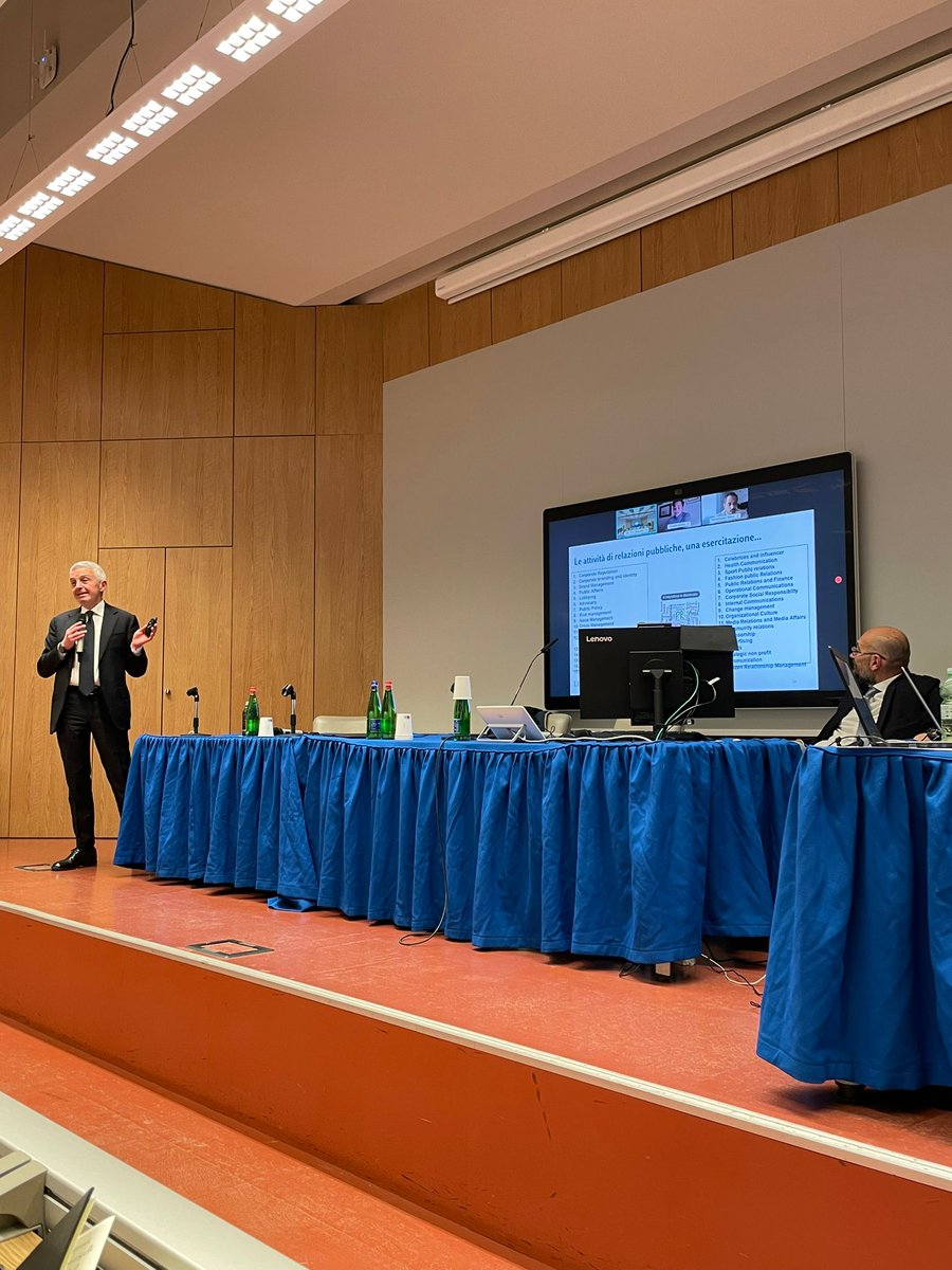 pantaleo_giulia's tweet photo. Con Vincenzo Manfredi, Luigi di Gregorio e Agnese Scappini al Master di secondo livello in Comunicazione e Marketing Politico ed Istituzionale della @UniLUISS, diretto da @frangiorgino.
Prima unità didattica del modulo coordinato da @vin_manfredi.

@mics_luiss https://t.co/DAlBS8HYbM