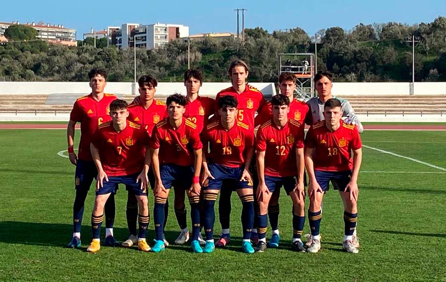 Selección Española de Fútbol on "📰 CRÓNICA | La @sefutbol sub-17 pisa fuerte en su estreno en Torneo Internacional de El Algarve (0-3). ✍🏼 Rodrigo Mendoza, y Víctor Moreno