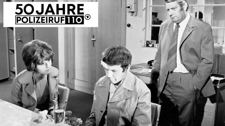 SebFriedrich's tweet photo. Ein Feature über die Geschichte der Krimi-Reihe Polizeiruf 110 - die Antwort auf den Tatort und der Ort der ersten weiblichen TV-Kommissarin.
Krimi, Klassenkampf und neue Kommissare. 50 Jahre Polizeiruf 110“ (Thomas Gaevert, SWR 2021)
#FeatureFebruar
https://t.co/qceAbuLAZ8 https://t.co/8YLDSOh8GV