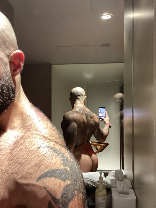 Love my job #personaltraimer. #cupping #sauna #bear #gay https://t.co/daAcAi43CS