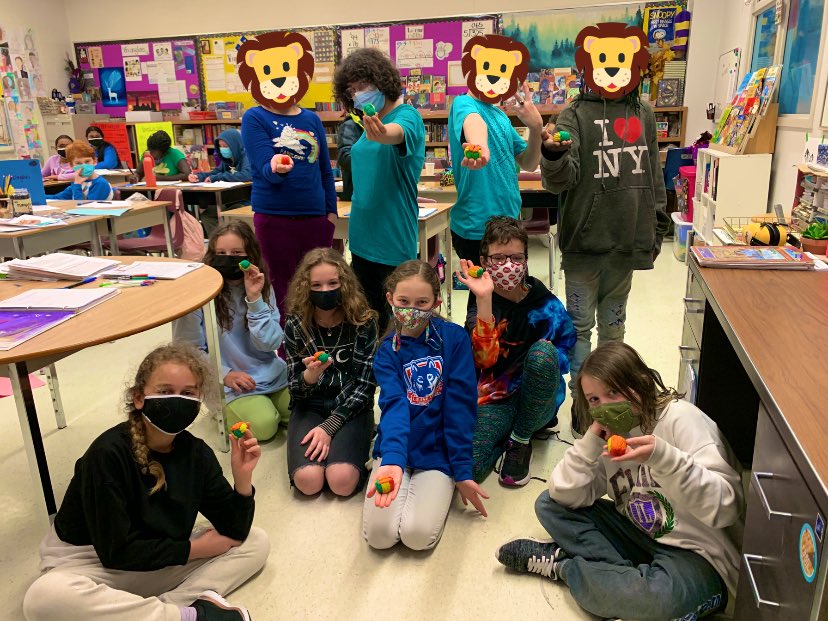 #SinghHouse has BRAIIIIINS! What a super cool sculpting project to help us study the human body in science class! Thanks, Mme Bond!