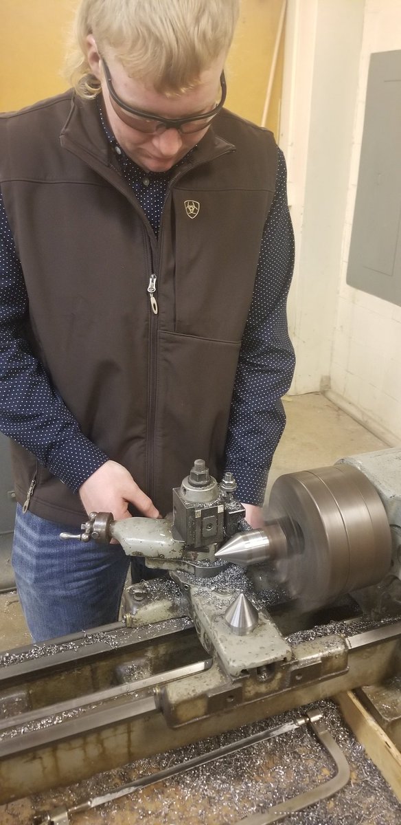 Cicottdude57's tweet photo. Manufacturing student turning weld on tube caps for his RZR. Looking good. @WeboJrSrHigh @UnroeClayton https://t.co/Qap10RXqBy