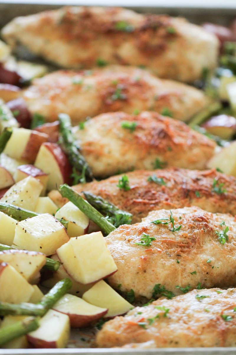 SixSistersStuff's tweet photo. This One Pan Bake Parmesan Chicken and Vegetables is the perfect meal for busy nights - main dish and side dish all cooked on one pan!
https://t.co/v4nqEShr0O #sixsistersstuff #onepanmeal #bakednotfried #parmesanchicken #vegetables https://t.co/e8nQ7EyO3V