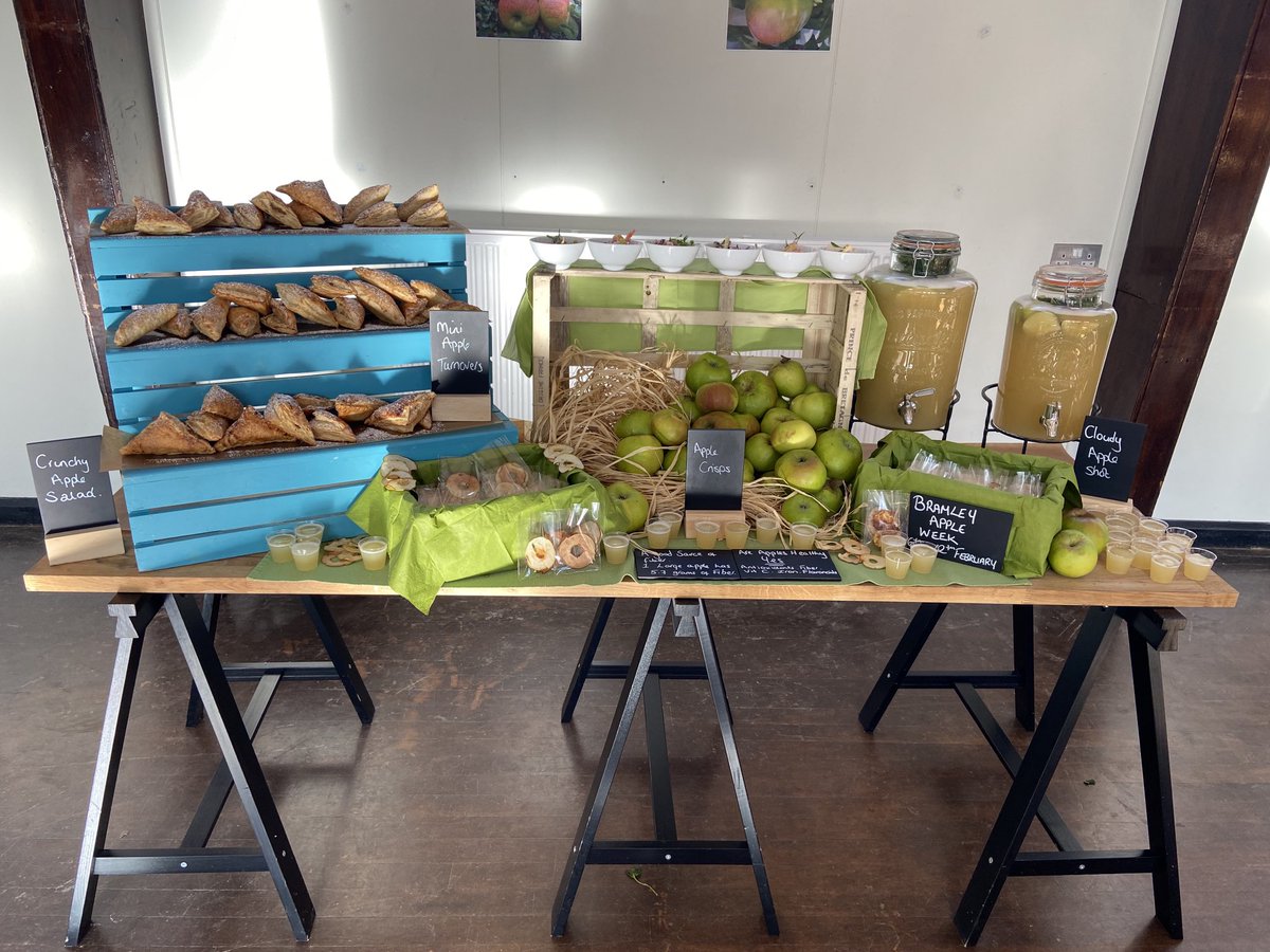 jamescolton20's tweet photo. Pangbourne bramley apple tasting well done team https://t.co/FzNrZsEoBM