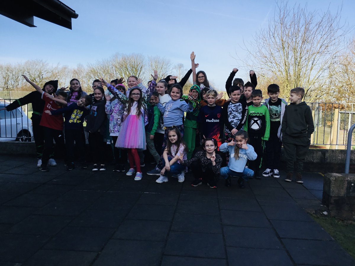 StThomasCEPrim1's tweet photo. #ChildrensMentalHealthWeek 🧠👧🧒 has taken place across the nation this week with this year's theme being #GROWINGTOGETHER 🌱
Today, our chn have #DRESSEDTOEXPRESS, to raise valuable funds for the awesome children’s mental health charity, @Place2Be (https://t.co/Lbku6lrpdd)💗 https://t.co/UXT04IyOr2