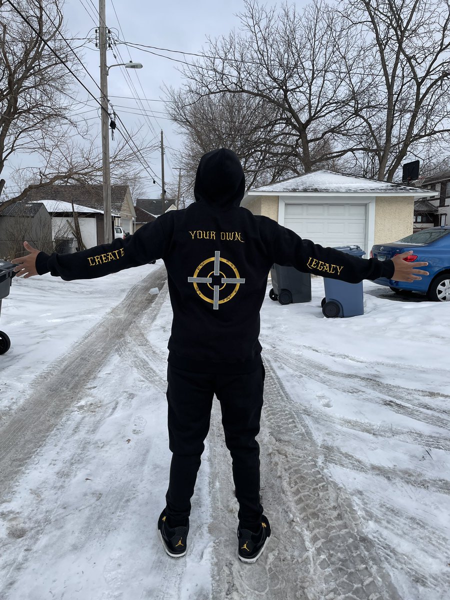 BlockstarBenji's tweet photo. No bullshit…I make some raw ass clothes 🔥💯 id be damned if i give a rich white racist designer some of my money https://t.co/cmyLxJsSma #BlackOwned #BlockstarNation https://t.co/8umUqtY9KV