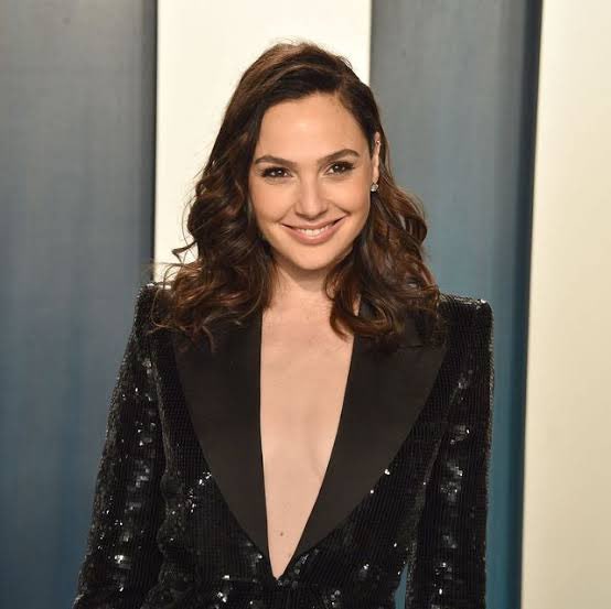 Si llegan a hacer una bio pic de Fran Drescher opino que quien la interprete sea Gal Gadot
