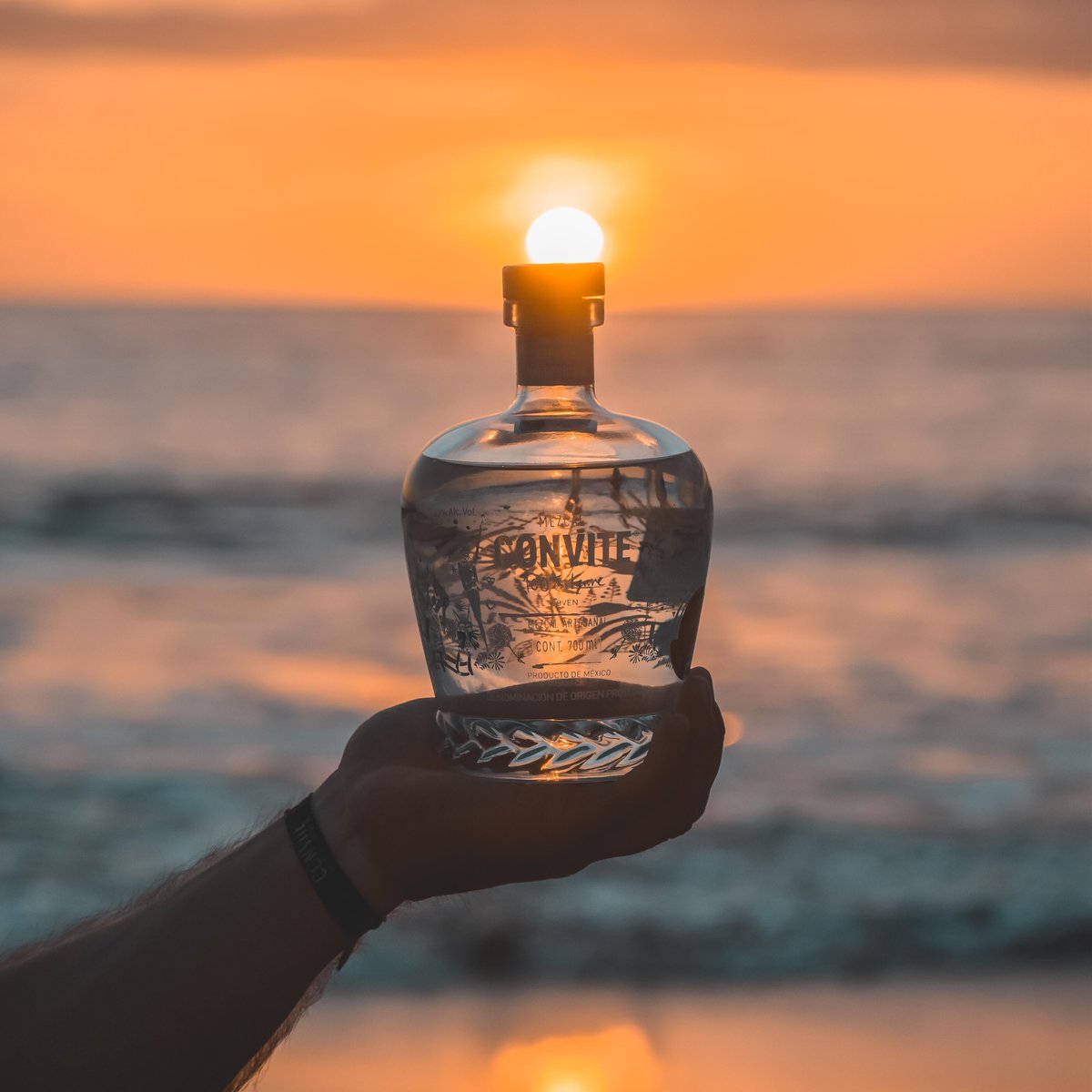 Todos necesitamos playa... y mezcal ✨